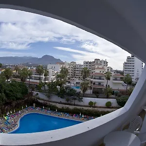 las-piramides-playa-de-las-americas.in-canary-islands.com/