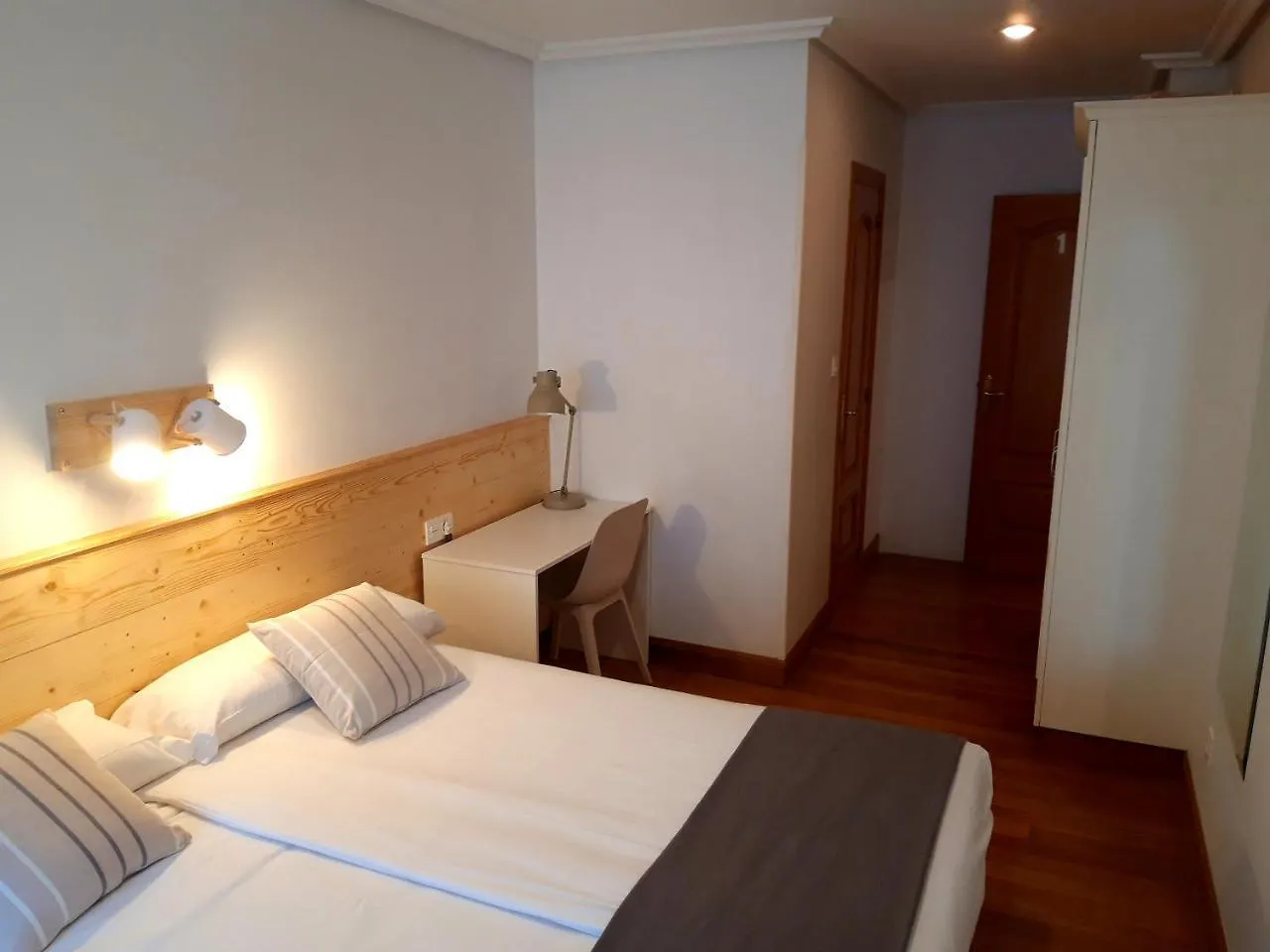 Pension Urkia San Sebastian 2*,  Spain