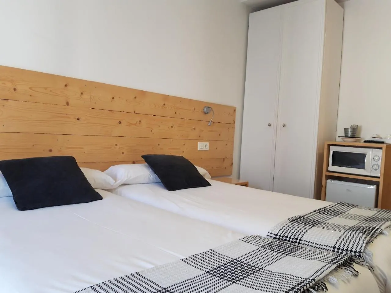 Pension Urkia San Sebastian 2*,  Spain